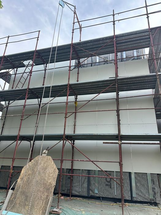 Inchiriez schela metalica