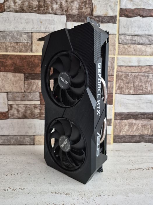 Rtx 2060 Super, de 8GB, 192 bit.