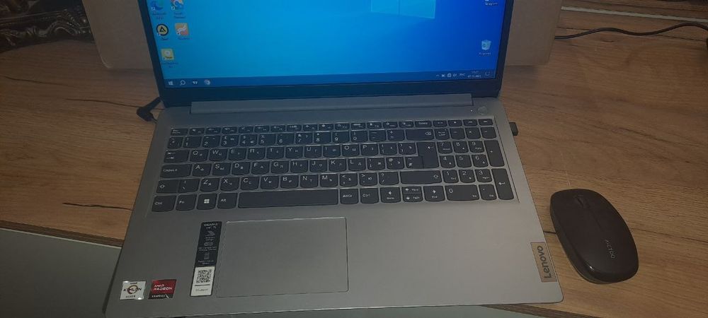 Lenovo ноутбук сотилади