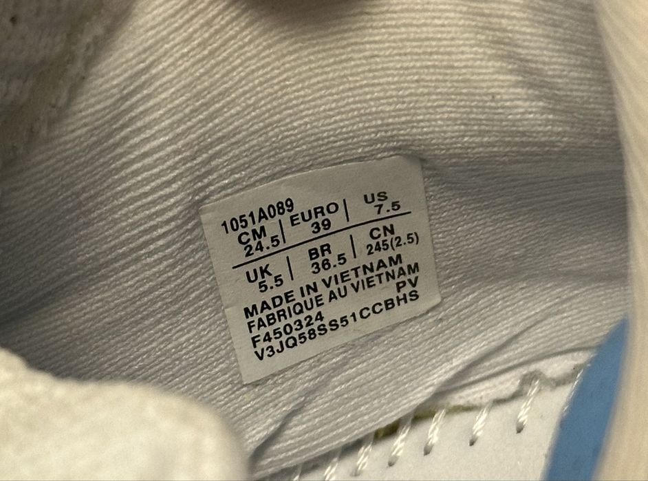 Продам кроссовки для волейбола (ASICS)
