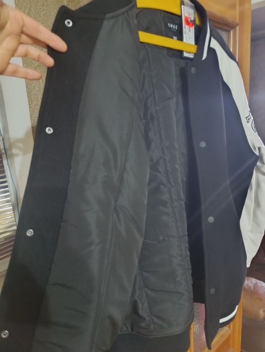 Продам бомбер новый