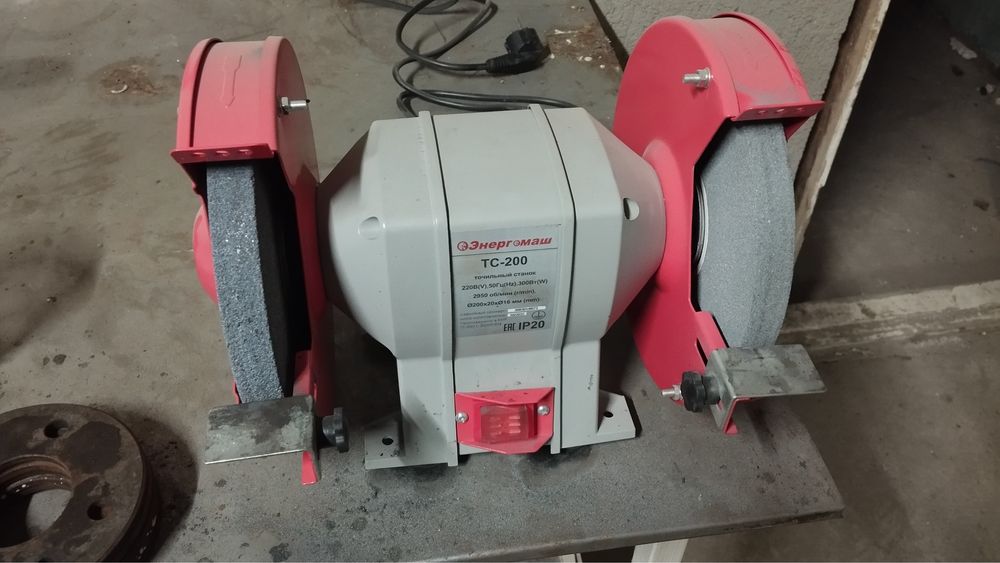 Продам Токарный станок с инструментом!