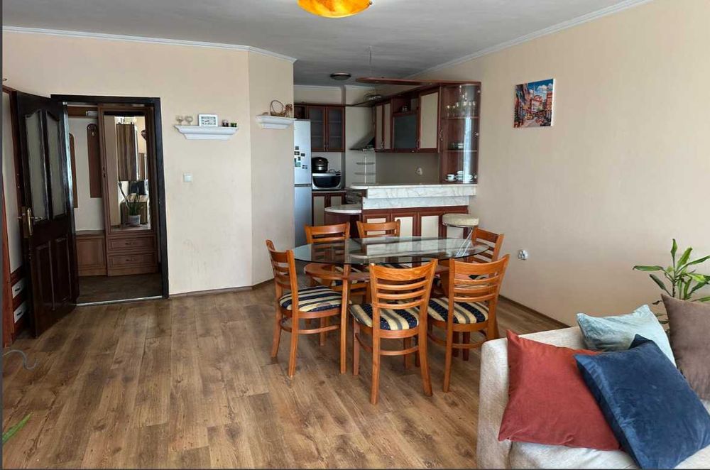 Дава се под наем Тристаен апартамент в Варна, Гръцка махала - 118 кв.м за 700 € - Снимка #2