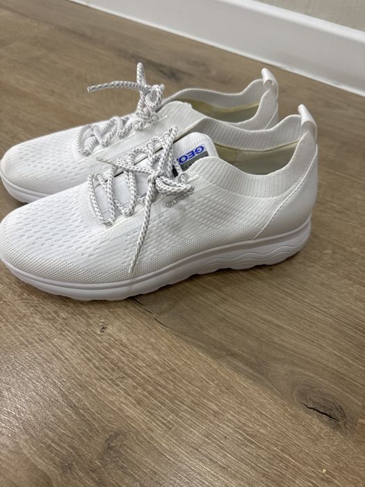 Продам кроссовки Geox