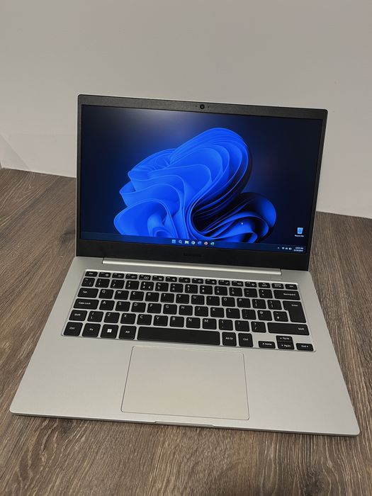 Laptop ultraportabil / ultrabook - Samsung Galaxy Book2 Go 5G