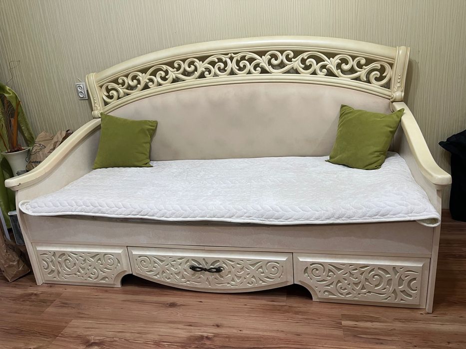 Кровать + рабочий стол в подарок