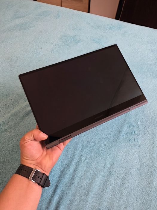 Galaxy Book 2 Pro 360  / OLED / TOUCH 13,3  / 8GB DDR5 . I5 1240P / iris XE  (1kg )