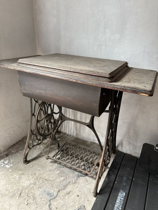 Швейная машинка старинная