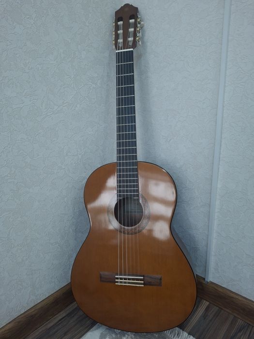 Продам гитару Yamaha C 40