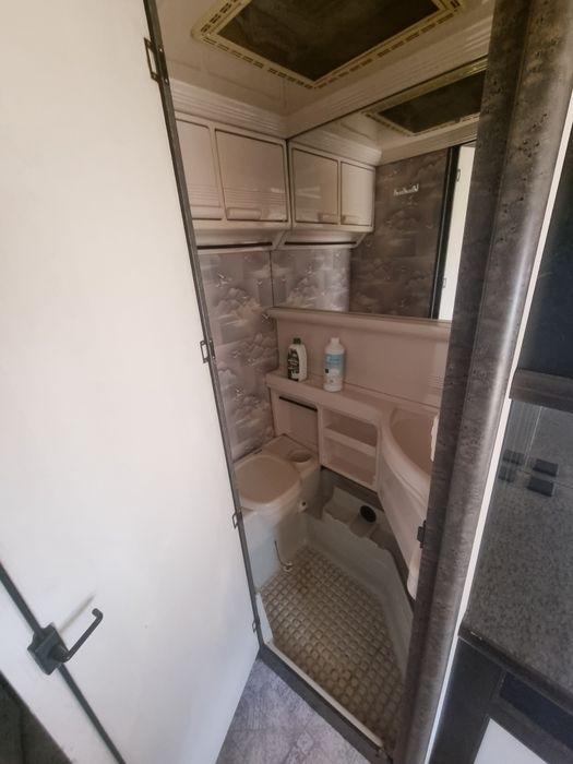 Каравана с навес на яз. Искър – ток, вода, страхотна локация!