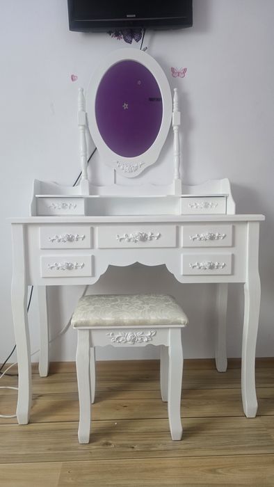 Masa de make-up si scaun