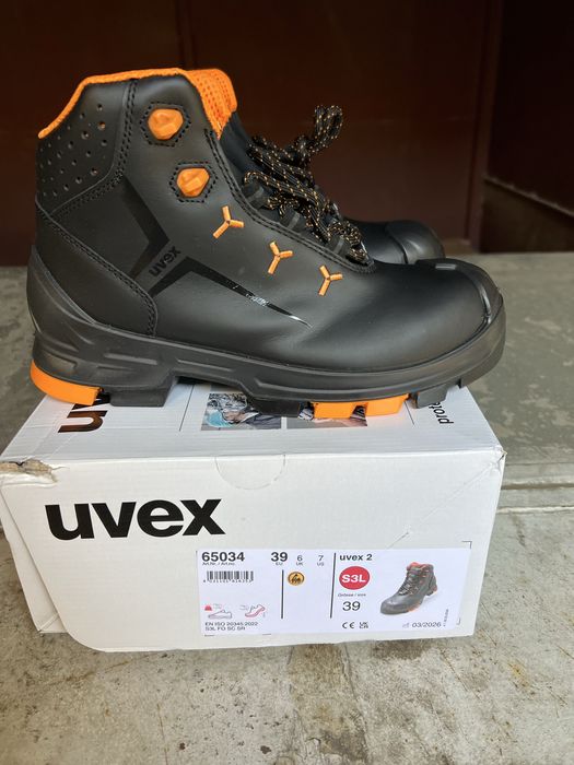 Vand bocanci protectie Uvex marimea 39