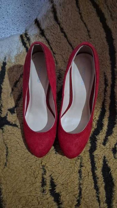 Pantofi roșii cu toc Graceland