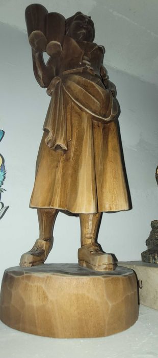Statuie lemn masiv sculptat Hangița