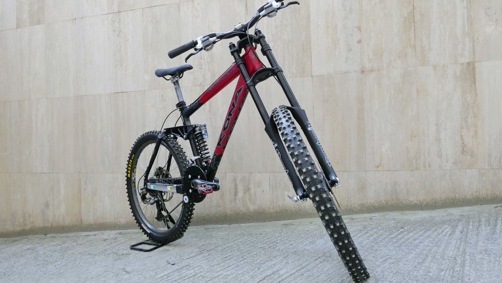 Kona Stinky Primo DH/Freeride 26" – Marzocchi 66 RC2X, Fox Vanilla, Shimano Saint