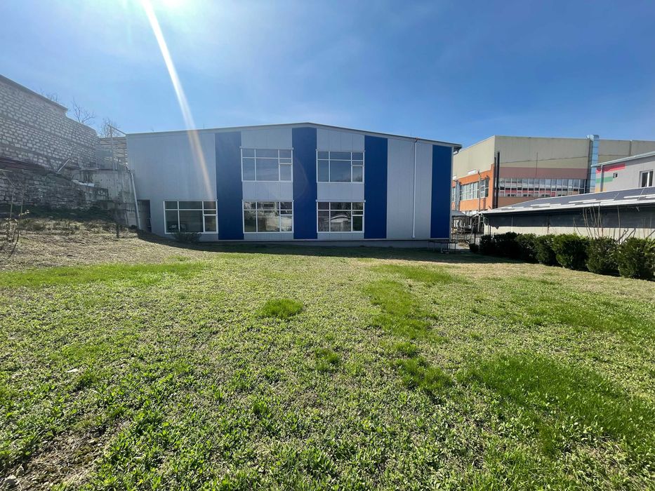 Продава се Промишлена сграда в Плевен, Дружба 1 - 1800 кв.м за 417 €/кв.м - Снимка #1