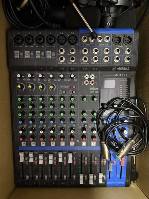 Mixing console YAMAHA MG12XU