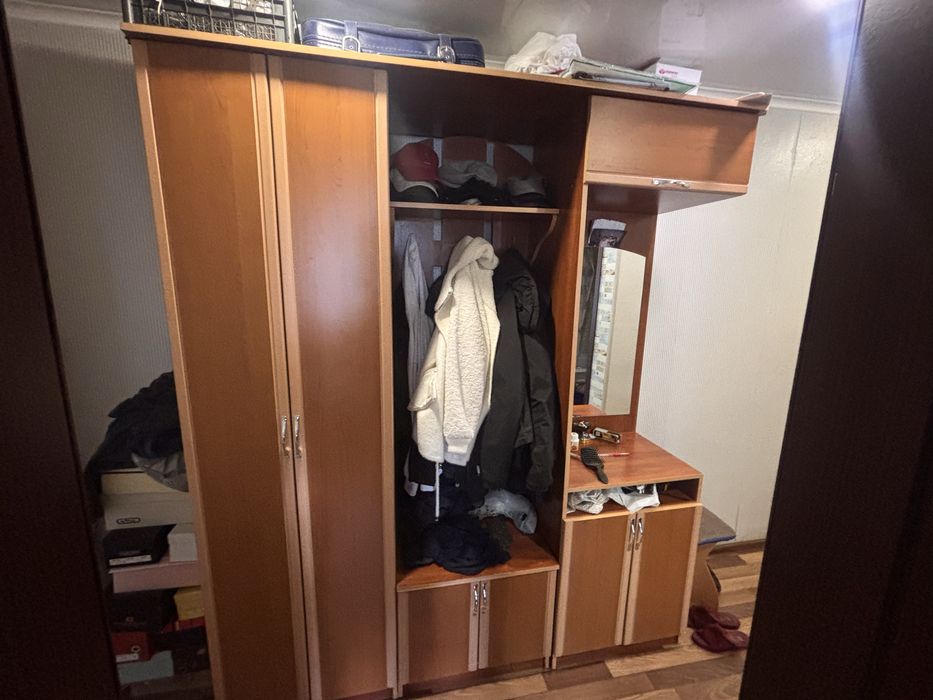 Продам прихожую .