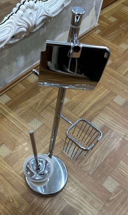 Продается напольный держатель для туалетной бумаги