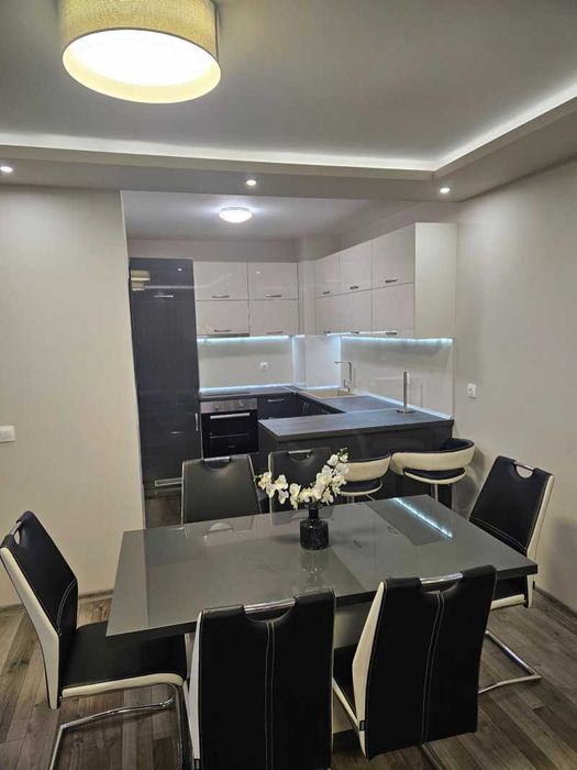 Дава се под наем Двустаен апартамент в София, Витоша - 74 кв.м за 747.66 € - Снимка #3