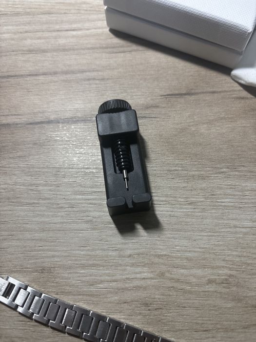 Bratara Lacoste purata de doua ori
