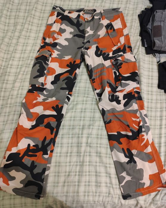 Cargo pants/ black n orange Camo Size L