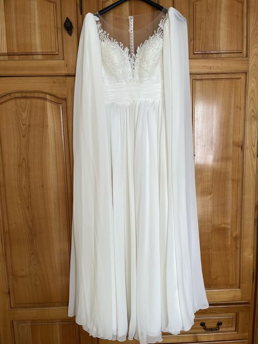 Vand rochie de mireasa cu maneci detasabile