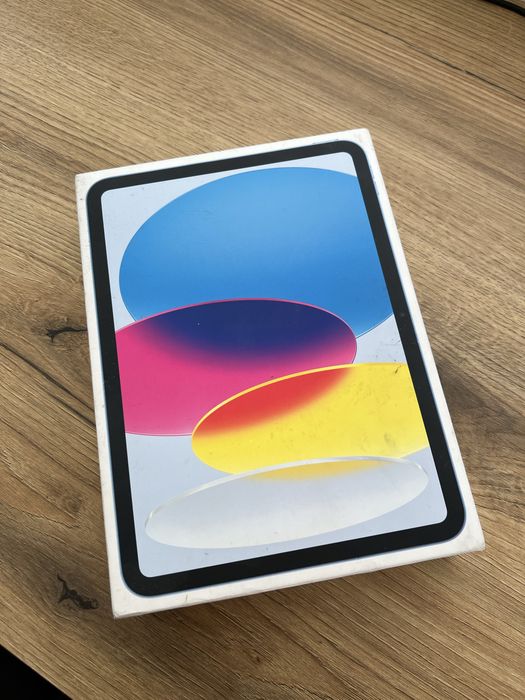 iPad 10th Generation 64GB + Писалка и Два калъфа