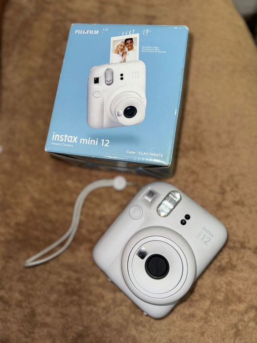 Instax mini 12 в отличном состоянии