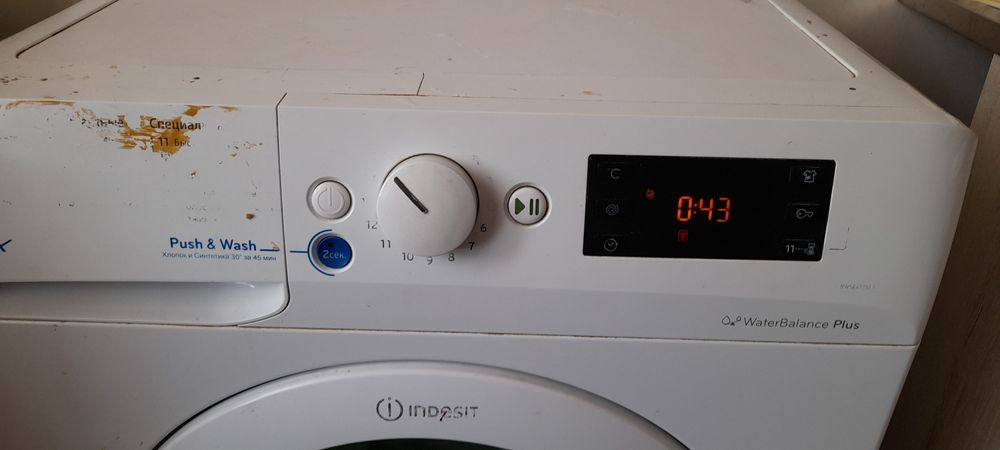 Oq  rangli  kirmoshina. Firma: INDESIT. Ishlatilgan, yangi kir moshina
