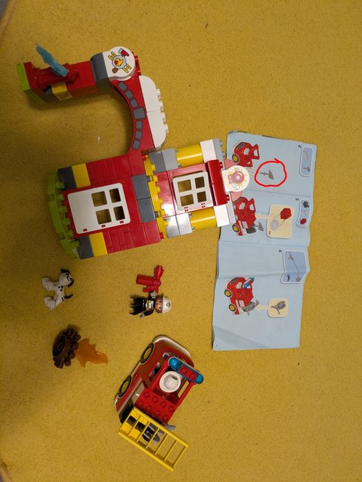 Lego 10903 - Stație pompieri 76 piese