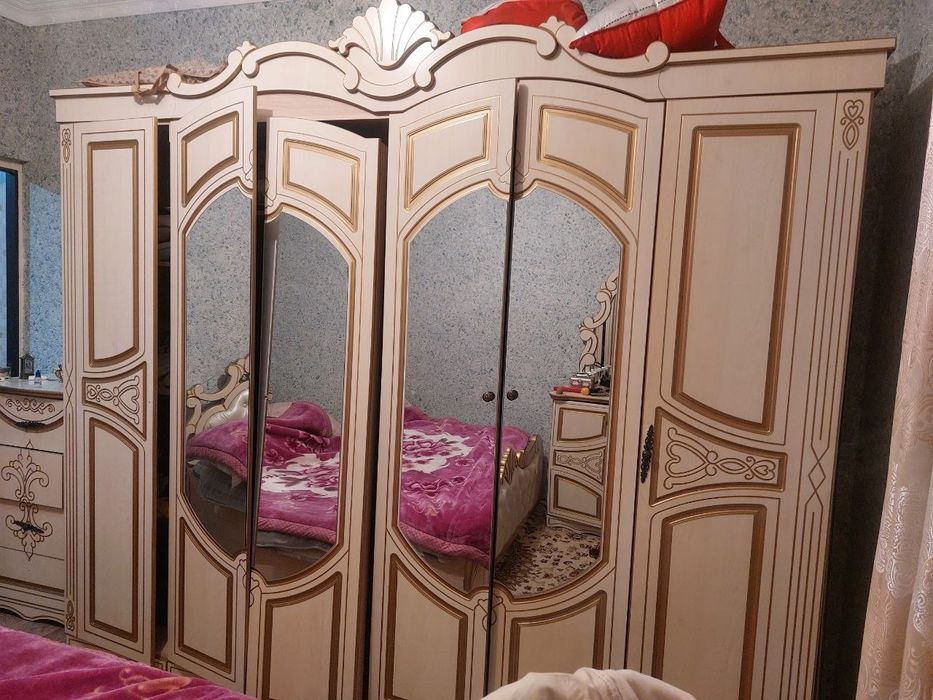 Yotoqxona uchun spalniy va shkaf.