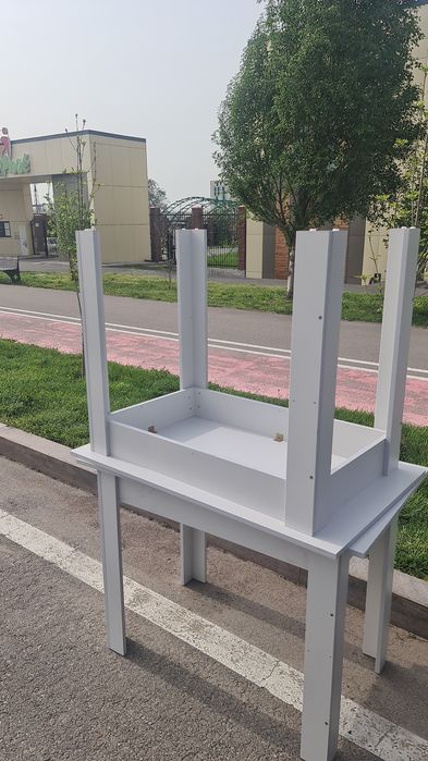 Стол и 4 табуретки новый