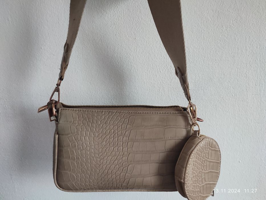 Vând geanta de umăr