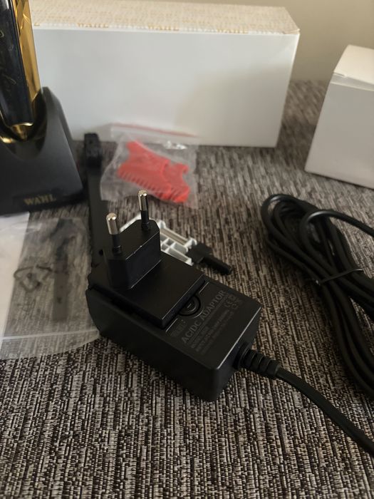 WAHL DETAILER+СТАНЦИЯ sc чисто нов тример без забележка пълен комплект