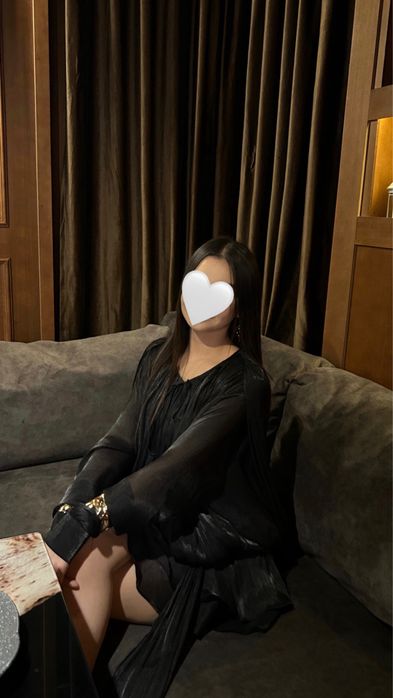 Короткое черное платье