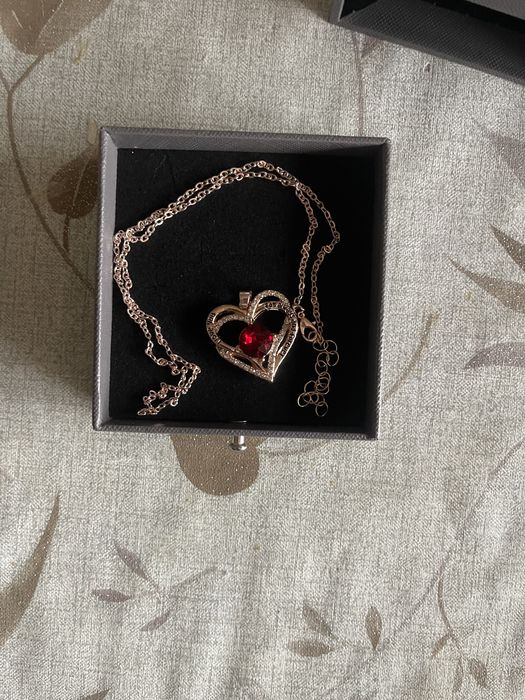 Подаръчна кутия с цвете и колие, дамски подарък за Свети Валентин