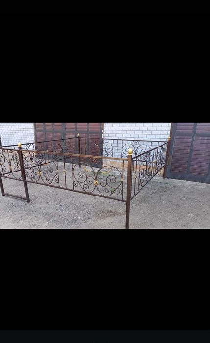 Оградки на кладбище