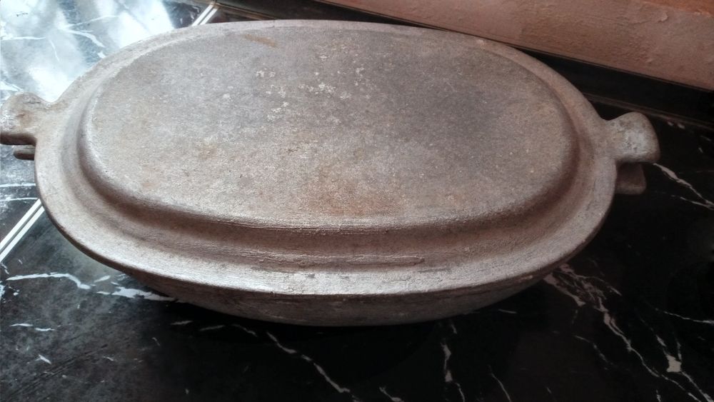 Казан чугунный старинный.