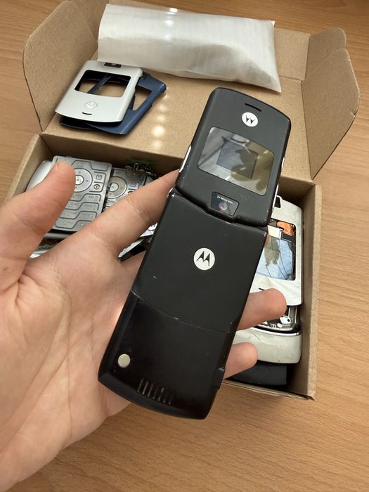 Всякакви части за Моторола Razr V3