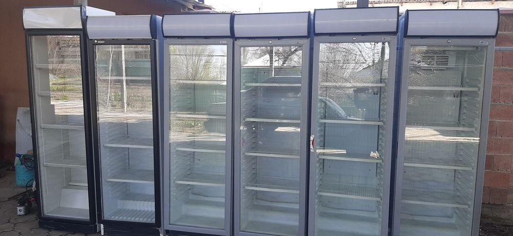 В наличии Витринные холодильники.
