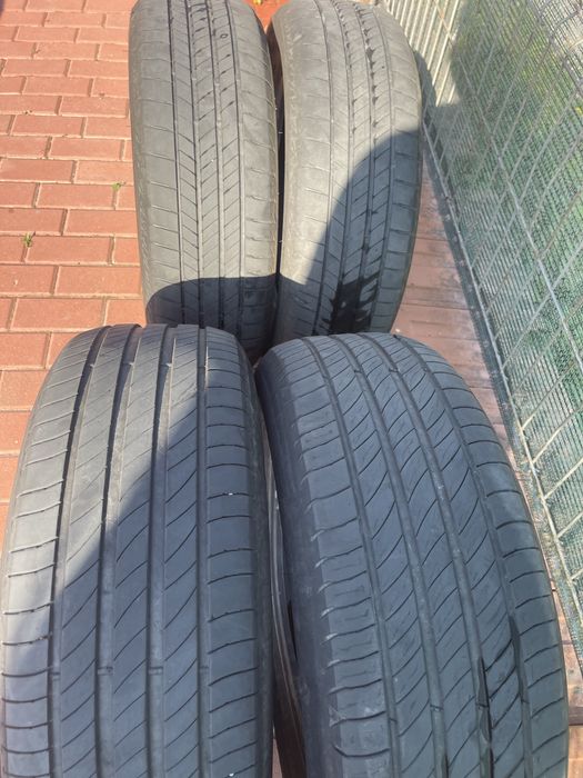 Anvelope vara 205/60/16 si un set iarna cu jante audi 195/65/15