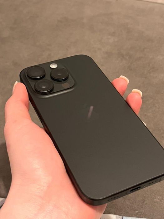 продам айфон 15 про