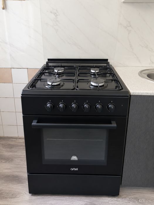Продам газплиту 60*60 чёрный,  вытяжку