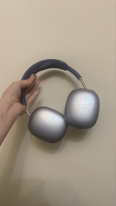 Прлдам Airpods max синего цвета