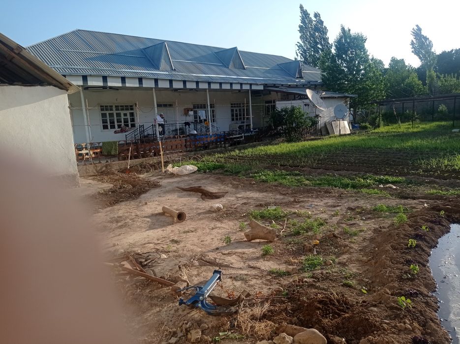 Уй сотилади  думолок кишлогида