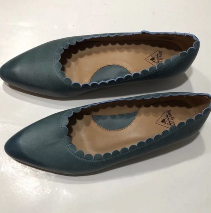 Женская обувь.