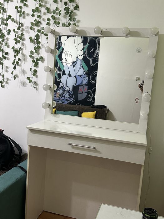 Продам стол визажиста/парикмахера с зеркалом