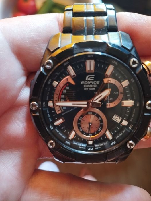 Casio Edifice EFR-559DC-1A с хронографом.