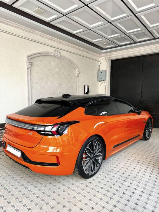 ZEEKR 001 Speed Orange